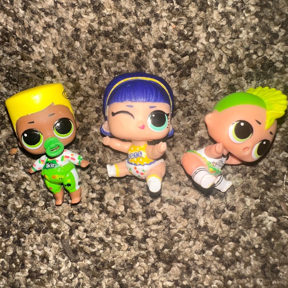 L.O.L. Surprise! Trio of Dolls in Neon‎ Green, Yellow & Purple mike n ike & dots